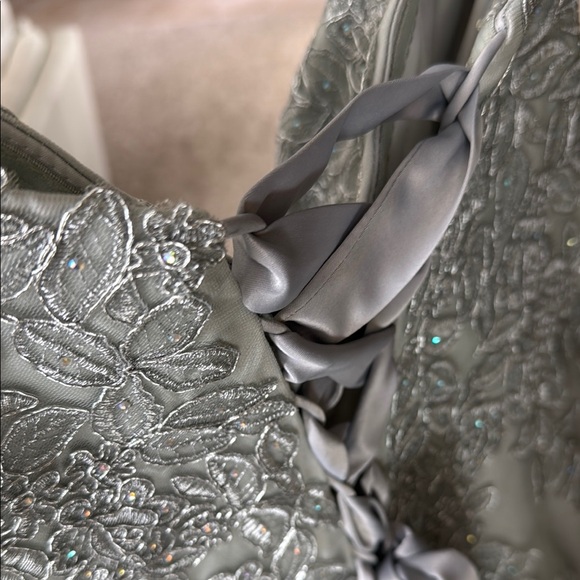 Elegant Silver girls prom Dress - Picture 11 of 12